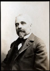 フランスの歴史家、アーネスト・ラヴィス（1842-1922）の肖像。